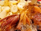 Рецепта Печено ярешко бутче на порции с мед, горчица и картофи на фурна